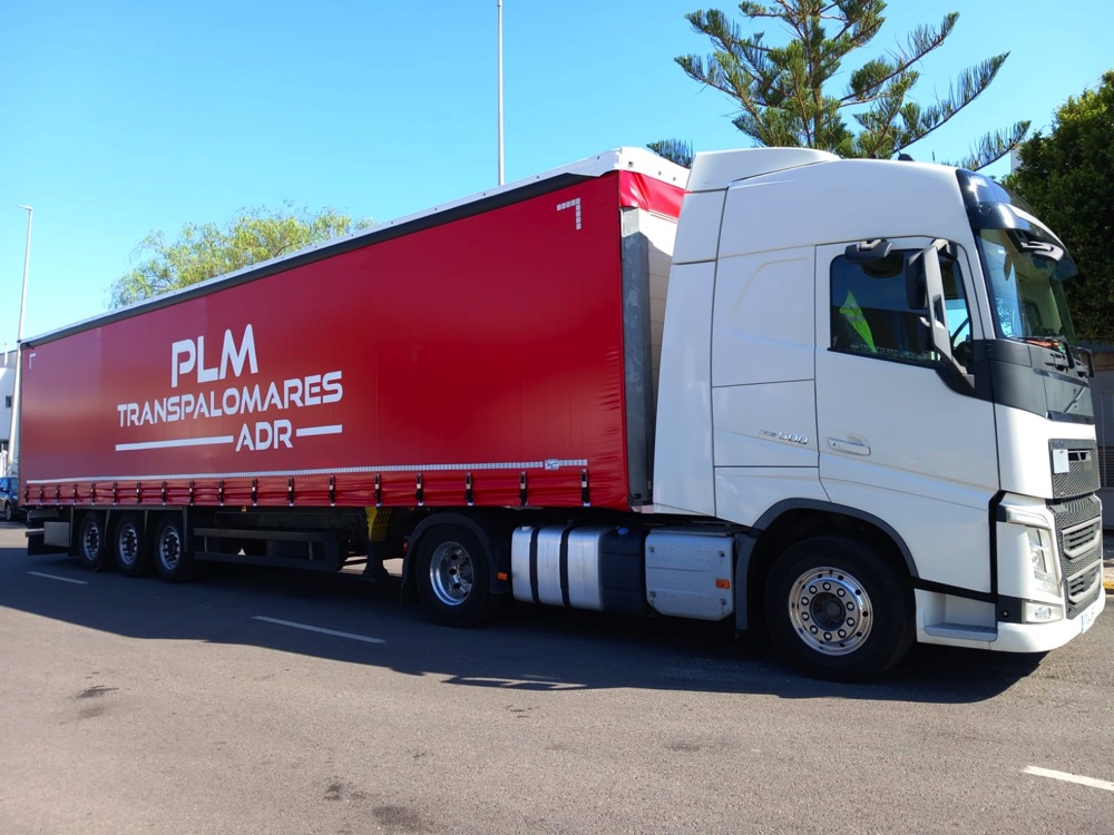 Camión de Tranpalomares para transporte de mercancías ADR